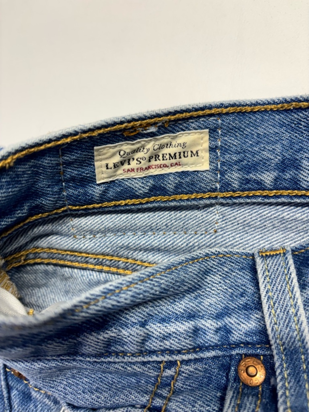 ✨Levi's Premium 501 Denim Luxor Light Wash Short Size 26 - Picture 9 of 15